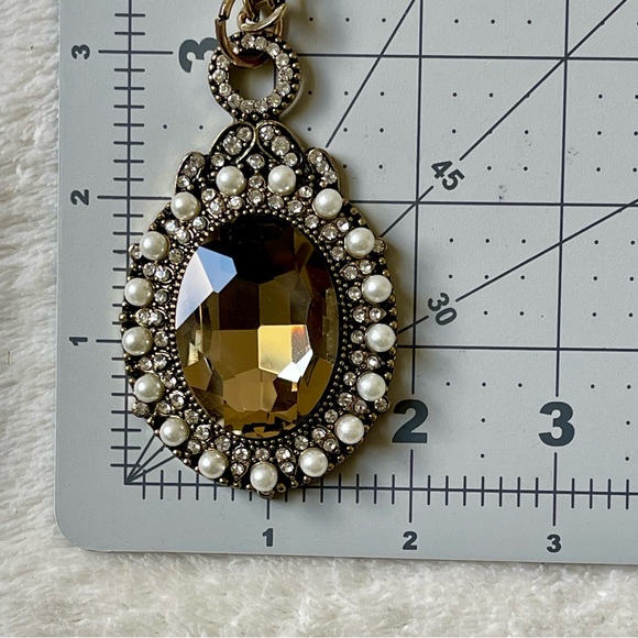 CHARMING CHARLIE | Vintage | Large Rhinestone Pendant Faux Seed Pearls Necklace - Picture 9 of 13